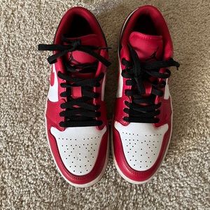 Jordan 1 Low Bulls